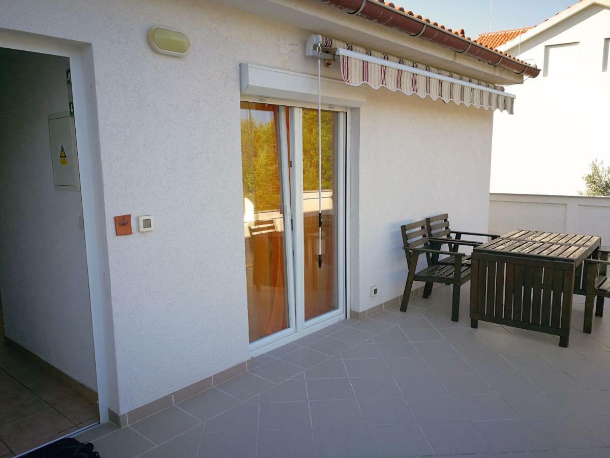 Family Friendly Apartments Island Rab Kampor Buitenkant foto
