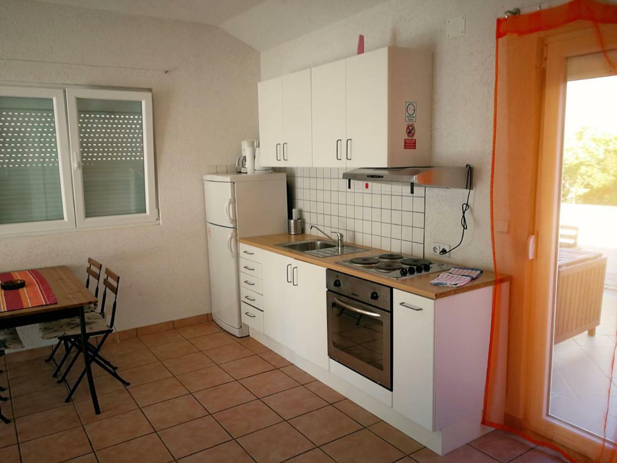 Family Friendly Apartments Island Rab Kampor Buitenkant foto