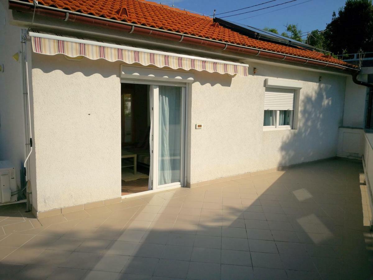 Family Friendly Apartments Island Rab Kampor Buitenkant foto