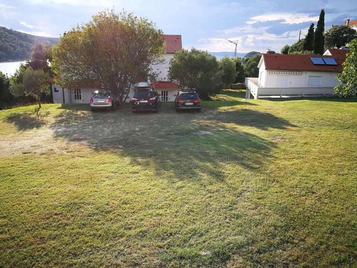 Family Friendly Apartments Island Rab Kampor Buitenkant foto