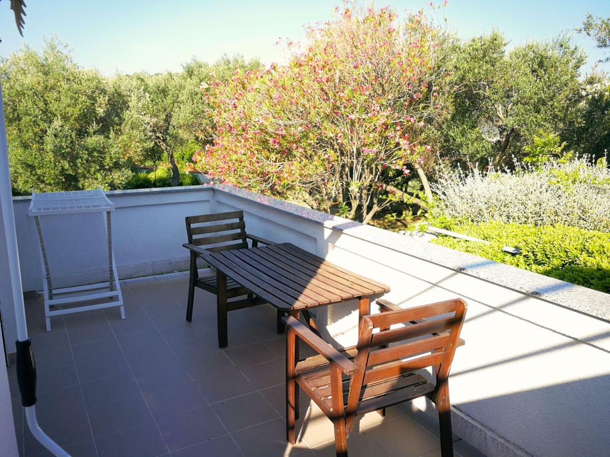 Family Friendly Apartments Island Rab Kampor Buitenkant foto