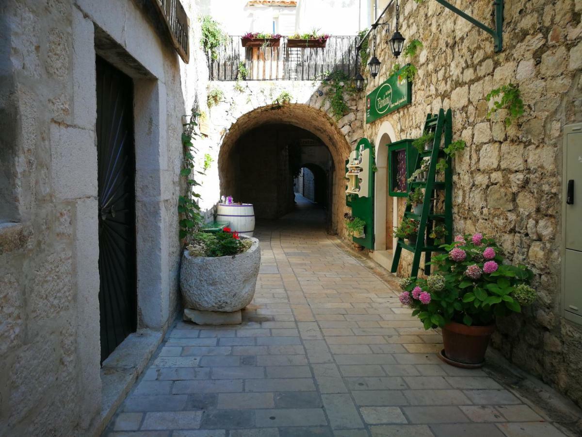 Family Friendly Apartments Island Rab Kampor Buitenkant foto